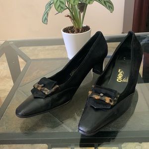 SALVATORE FERRAGAMO LEOPARD BUCKLE PUMP